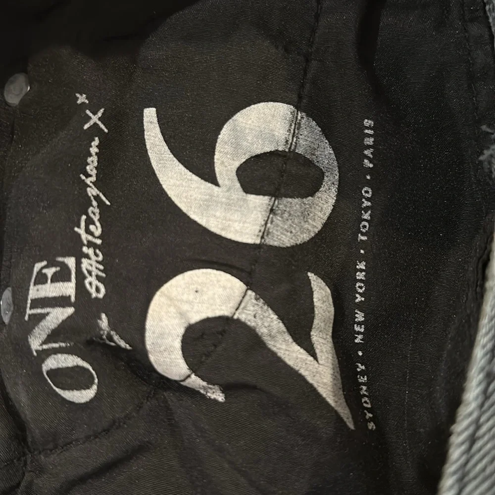 One Teaspoon Black Jean Shorts Distressed Low-Rise, size 26 - Picture 5 of 6